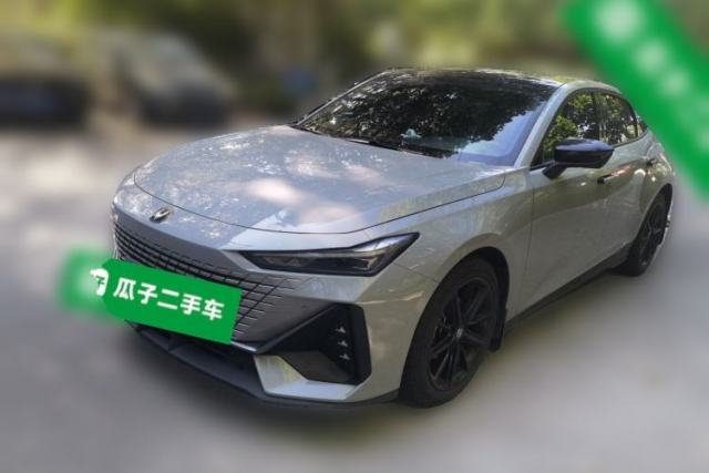 Używany CHANGAN UNI-V 2022 1.5T Prestige Version