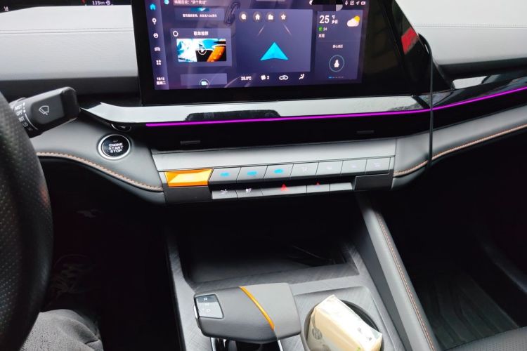 Used CHANGAN UNI-V 2022 1.5T Prestige Version Audio And AC Panel