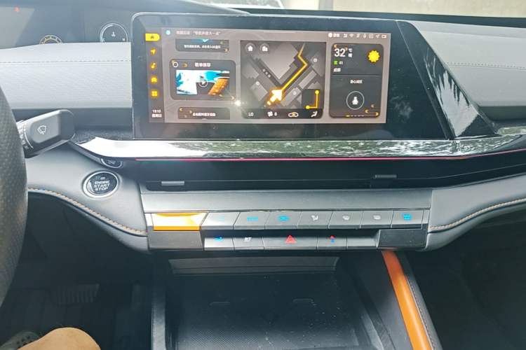Used CHANGAN UNI-V 2022 1.5T Prestige Version Audio And AC Panel