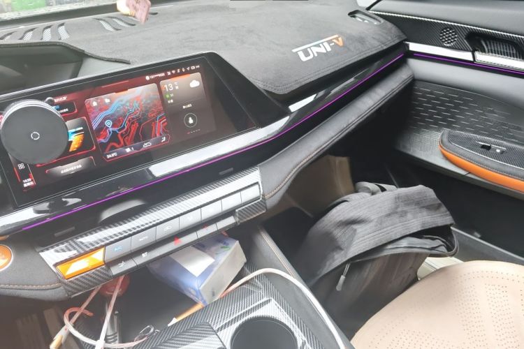 Used CHANGAN UNI-V 2022 1.5T Sport Edition Audio And AC Panel