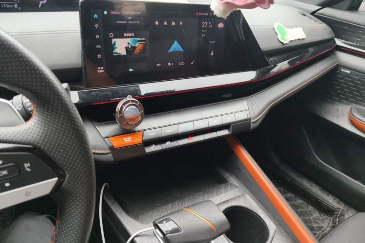 Used CHANGAN UNI-V 2022 1.5T Prestige Version Audio And AC Panel
