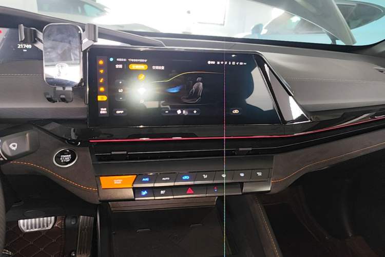 Used CHANGAN UNI-V 2022 1.5T Sport Edition Audio And AC Panel