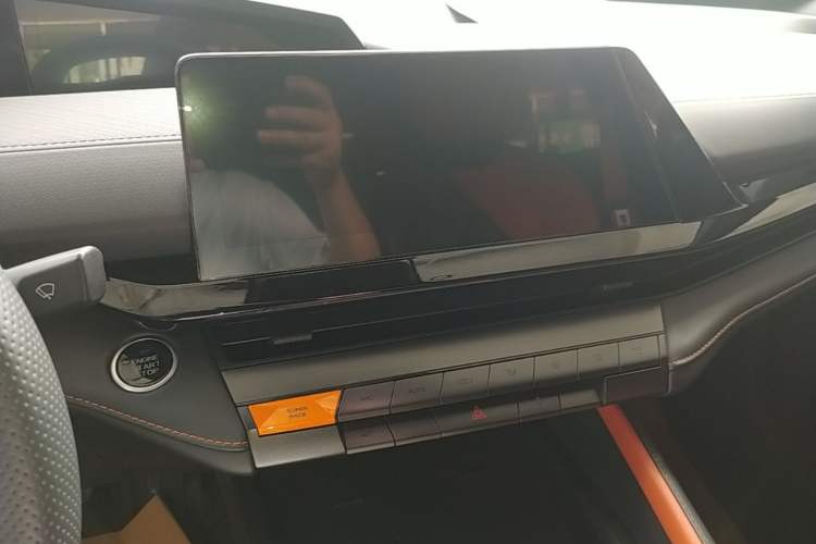 Used CHANGAN UNI-V 2022 1.5T Prestige Version Audio And AC Panel