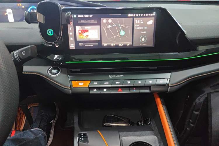 Used CHANGAN UNI-V 2022 1.5T Prestige Version Audio And AC Panel