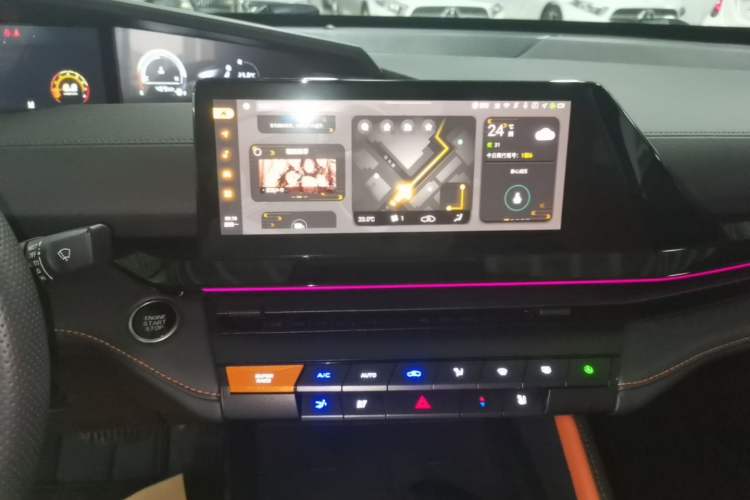 Used CHANGAN UNI-V 2022 1.5T Smart Navigation Version Audio And AC Panel