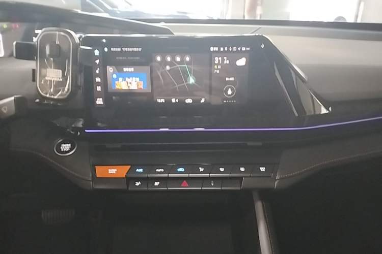 Used CHANGAN UNI-V 2022 1.5T Prestige Version Audio And AC Panel