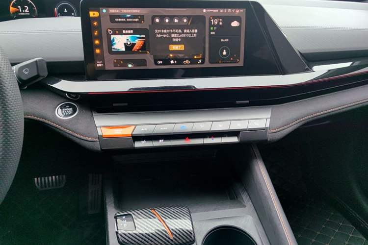 Used CHANGAN UNI-V 2022 1.5T Sport Edition Audio And AC Panel