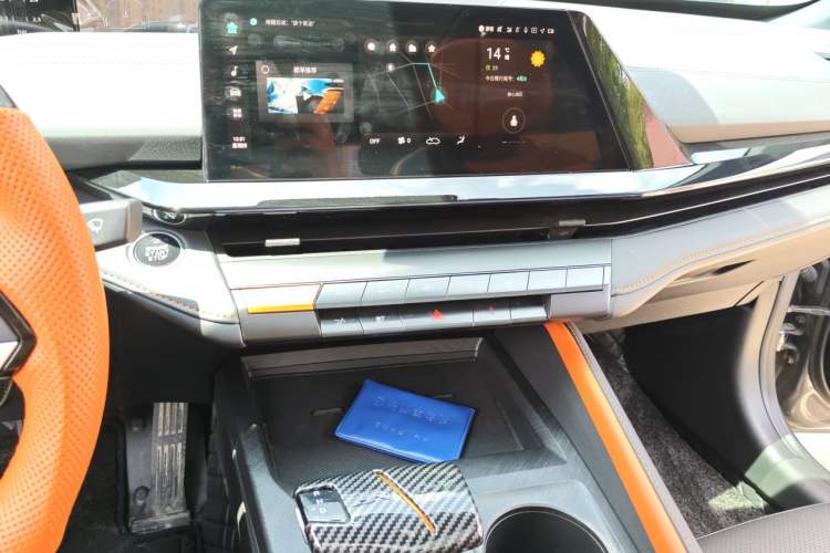 Used CHANGAN UNI-V 2022 1.5T Prestige Version Audio And AC Panel