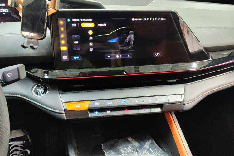 Used CHANGAN UNI-V 2022 1.5T Prestige Version Audio And AC Panel