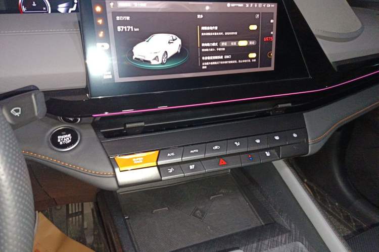 Used CHANGAN UNI-V 2022 1.5T Smart Navigation Version Audio And AC Panel