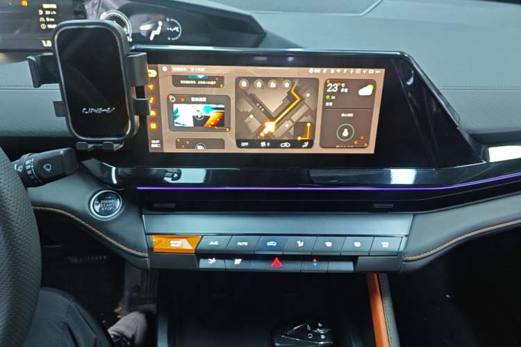 Used CHANGAN UNI-V 2022 1.5T Prestige Version Audio And AC Panel