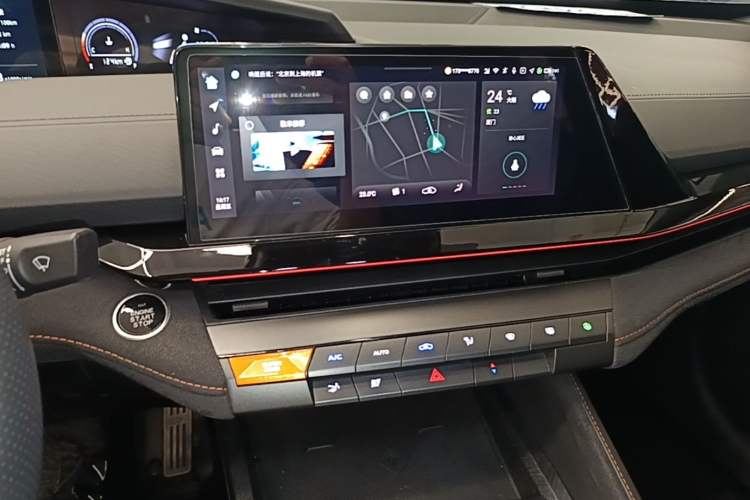 Used CHANGAN UNI-V 2022 2.0T Leading-Speed Edition Audio And AC Panel