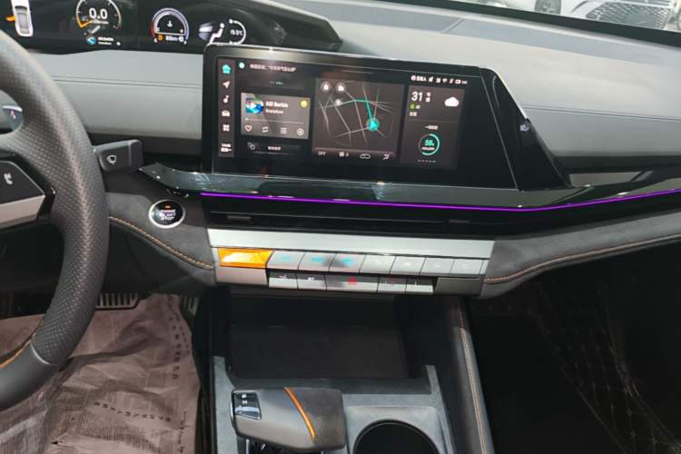 Used CHANGAN UNI-V 2022 1.5T Sport Edition Audio And AC Panel