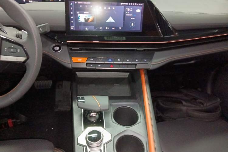Used CHANGAN UNI-V 2022 1.5T Prestige Version Audio And AC Panel