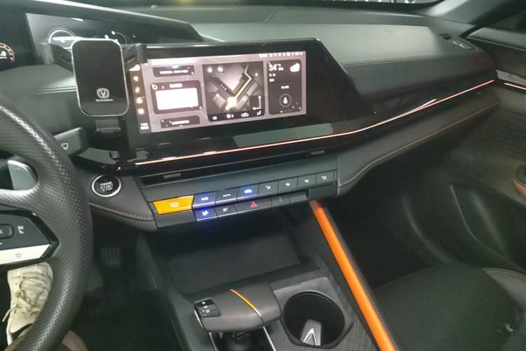 Used CHANGAN UNI-V 2022 1.5T Prestige Version Audio And AC Panel
