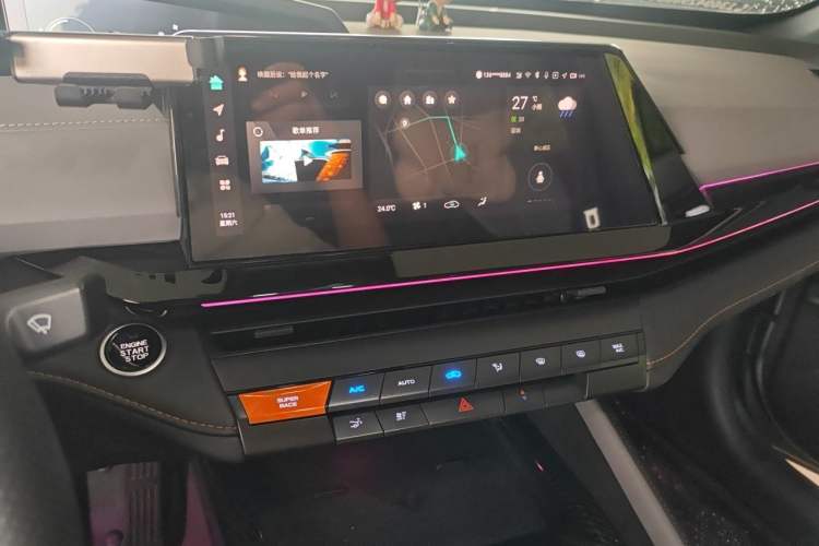 Used CHANGAN UNI-V 2022 1.5T Prestige Version Audio And AC Panel