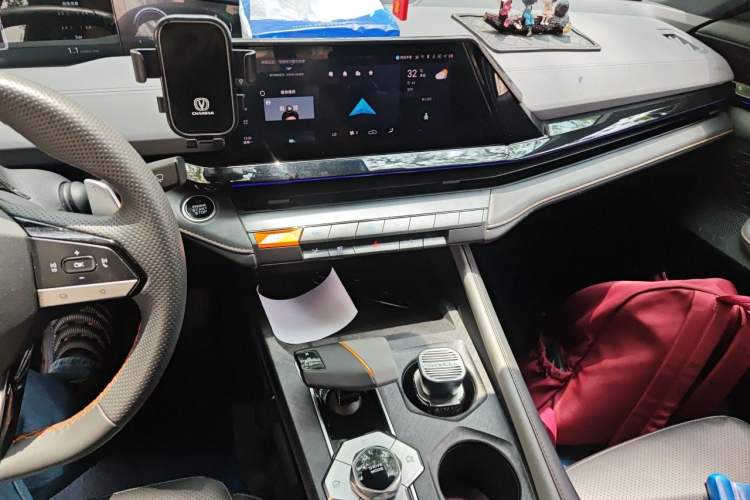 Used CHANGAN UNI-V 2022 1.5T Prestige Version Audio And AC Panel
