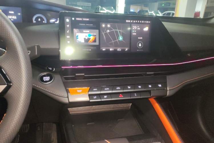 Used CHANGAN UNI-V 2022 1.5T Prestige Version Audio And AC Panel