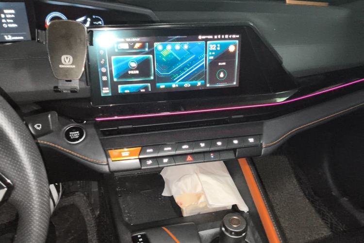 Used CHANGAN UNI-V 2022 1.5T Prestige Version Audio And AC Panel
