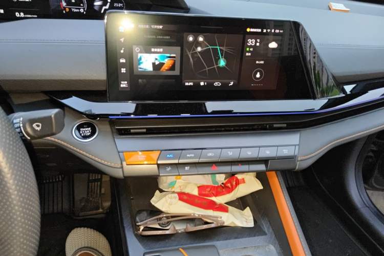 Used CHANGAN UNI-V 2022 1.5T Prestige Version Audio And AC Panel