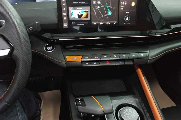 Used CHANGAN UNI-V 2022 1.5T Prestige Version Audio And AC Panel