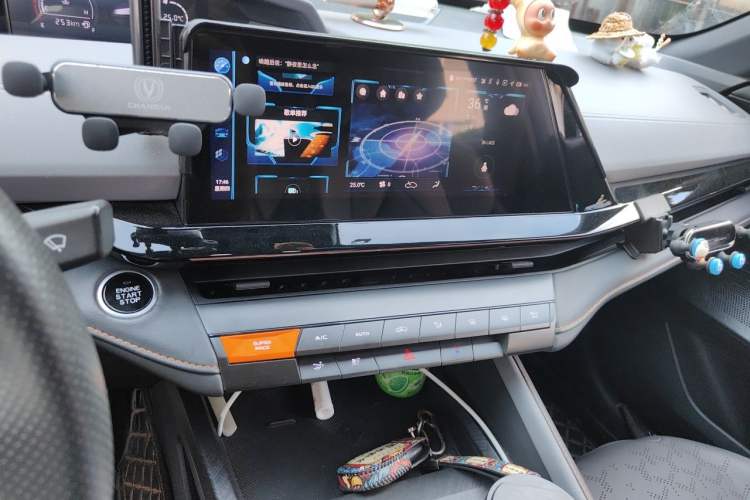 Used CHANGAN UNI-V 2022 1.5T Prestige Version Audio And AC Panel
