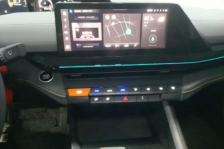 Used CHANGAN UNI-V 2022 1.5T Prestige Version Audio And AC Panel