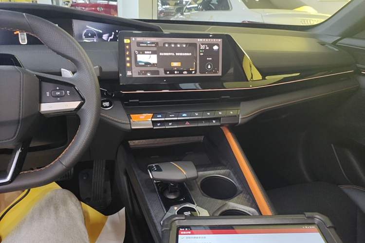 Used CHANGAN UNI-V 2022 1.5T Smart Navigation Version Audio And AC Panel