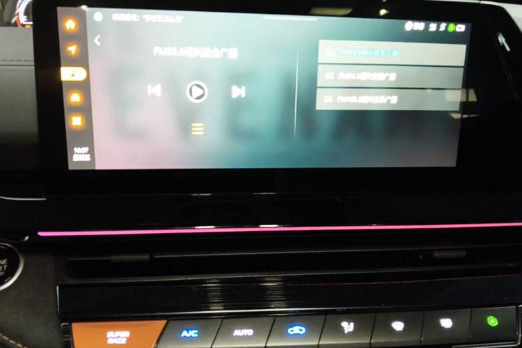 Used CHANGAN UNI-V 2022 2.0T Leading-Speed Edition Audio And AC Panel