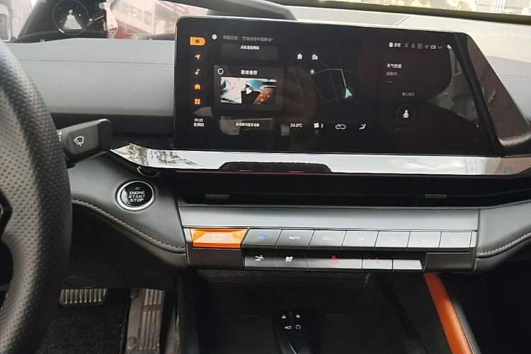 Used CHANGAN UNI-V 2022 1.5T Prestige Version Audio And AC Panel