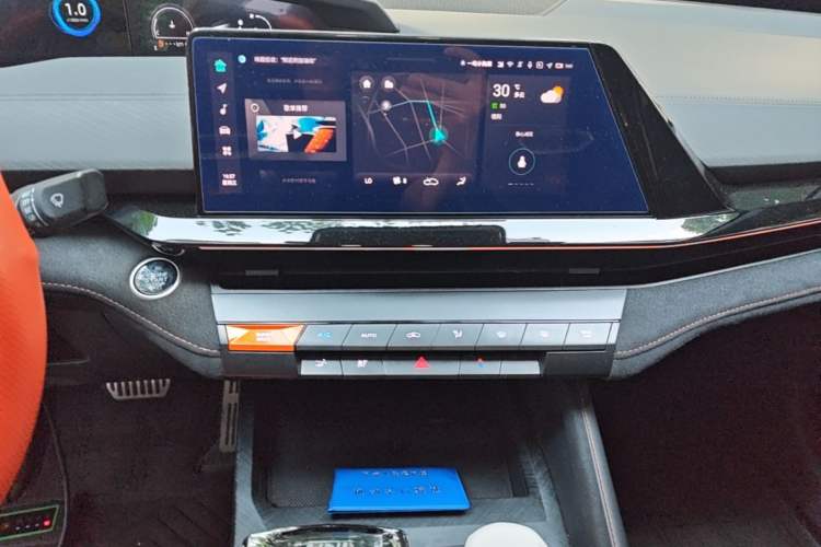 Used CHANGAN UNI-V 2022 2.0T Leading-Speed Edition Audio And AC Panel