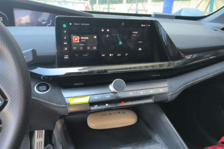 Used CHANGAN UNI-V 2022 1.5T Sport Edition Audio And AC Panel
