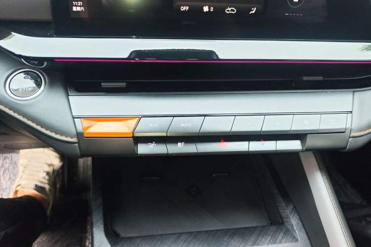 Used CHANGAN UNI-V 2022 1.5T Prestige Version Audio And AC Panel