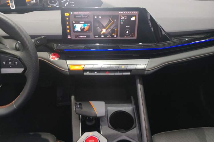 Used CHANGAN UNI-V 2022 1.5T Prestige Version Audio And AC Panel