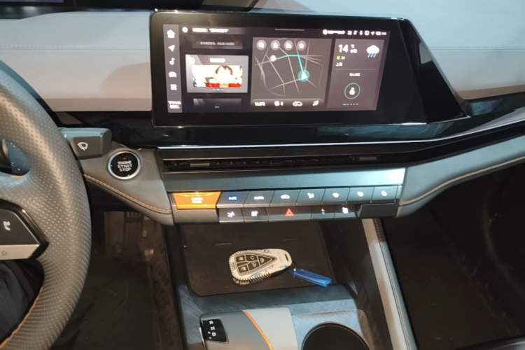 Used CHANGAN UNI-V 2022 1.5T Smart Navigation Version Audio And AC Panel