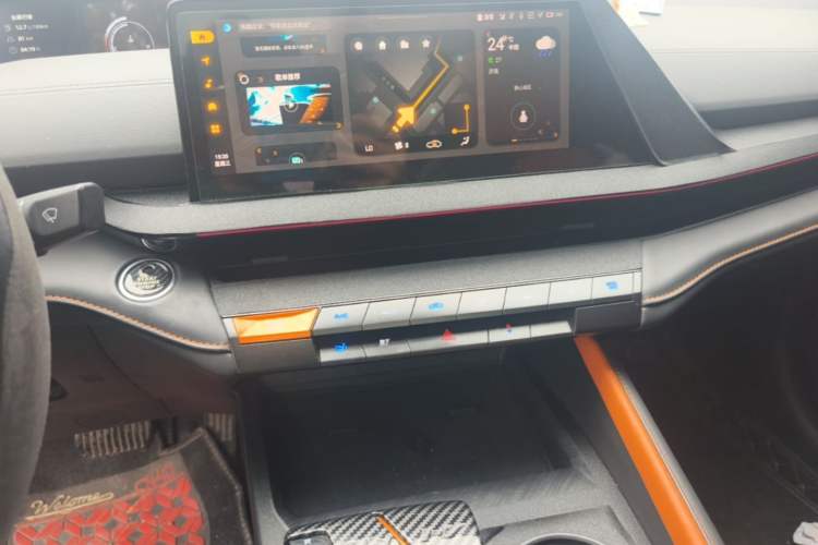 Used CHANGAN UNI-V 2022 1.5T Prestige Version Audio And AC Panel
