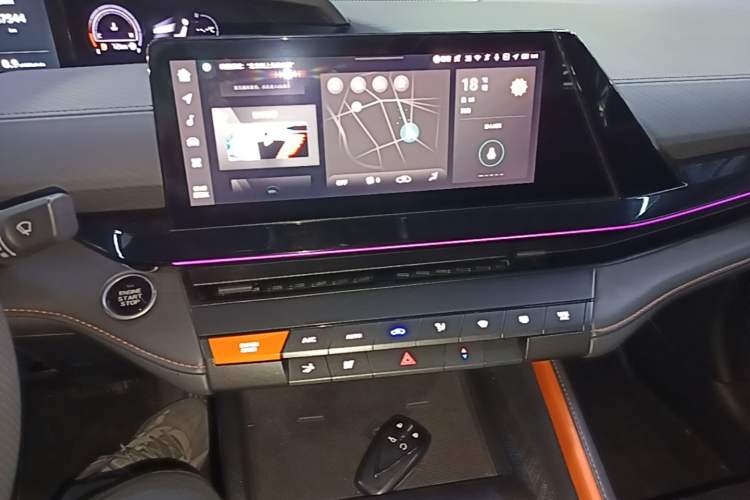 Used CHANGAN UNI-V 2022 1.5T Prestige Version Audio And AC Panel