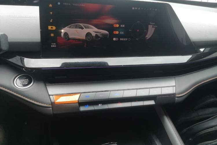 Used CHANGAN UNI-V 2022 1.5T Prestige Version Audio And AC Panel