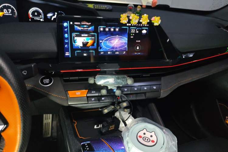 Used CHANGAN UNI-V 2022 1.5T Sport Edition Audio And AC Panel
