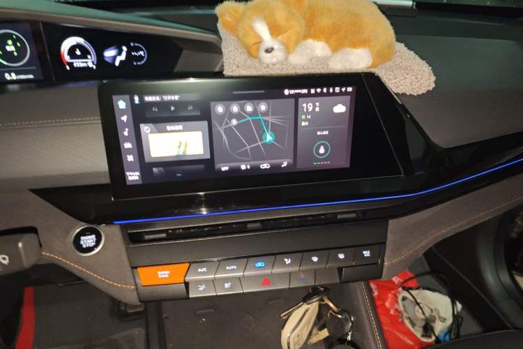Used CHANGAN UNI-V 2022 1.5T Sport Edition Audio And AC Panel