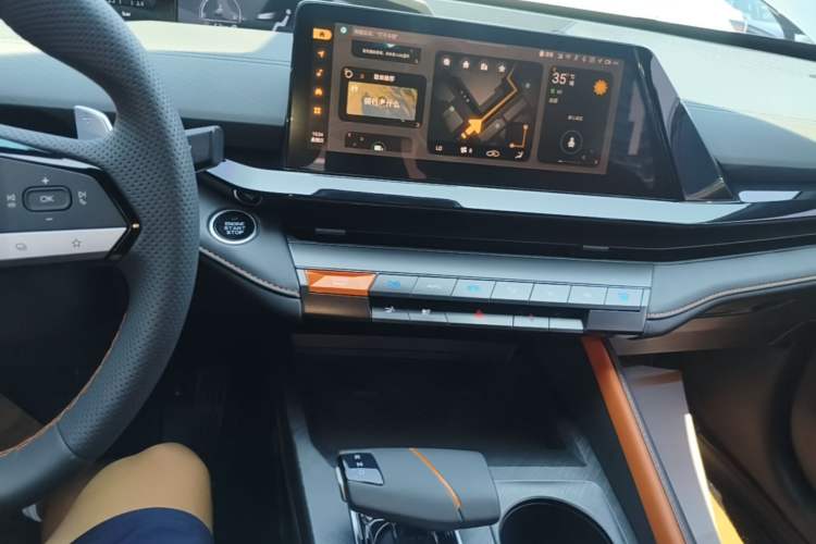 Used CHANGAN UNI-V 2022 1.5T Prestige Version Audio And AC Panel