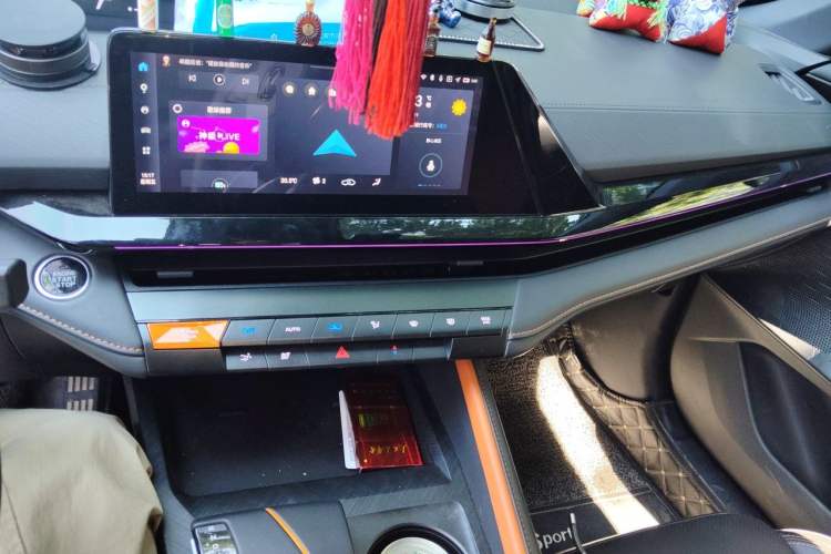Used CHANGAN UNI-V 2022 1.5T Prestige Version Audio And AC Panel