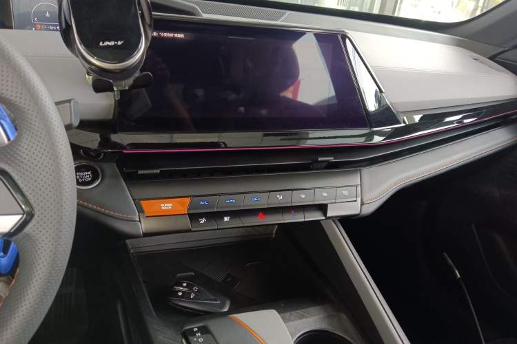 Used CHANGAN UNI-V 2022 1.5T Prestige Version Audio And AC Panel