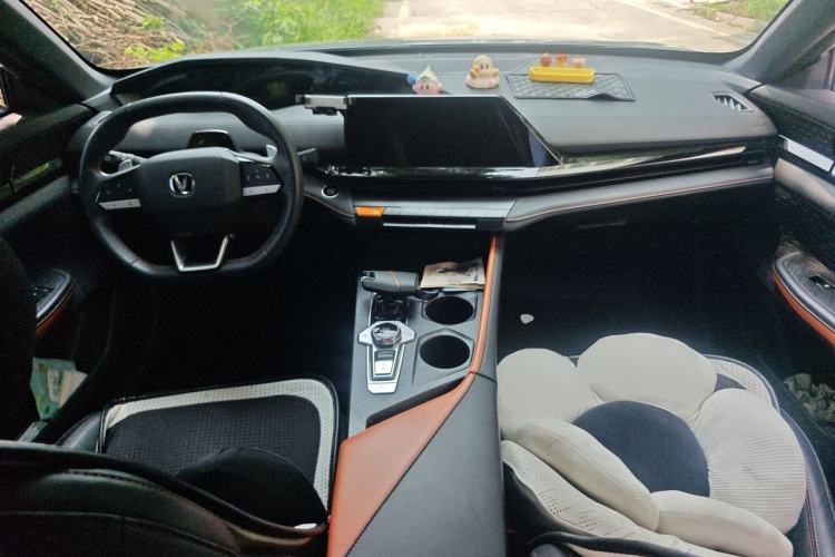 Used CHANGAN UNI-V 2022 1.5T Prestige Version Center Console
