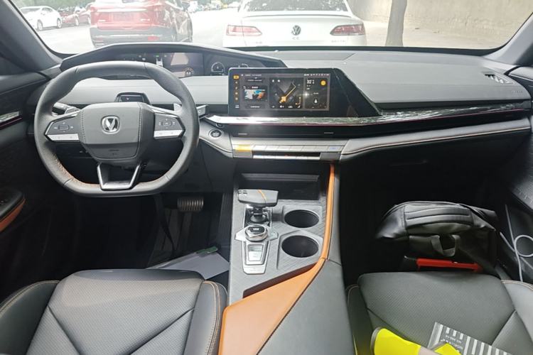 Used CHANGAN UNI-V 2022 1.5T Prestige Version Center Console