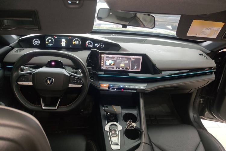 Used CHANGAN UNI-V 2022 1.5T Prestige Version Center Console