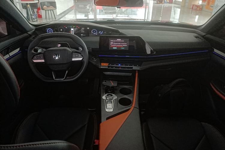 Used CHANGAN UNI-V 2022 1.5T Prestige Version Center Console