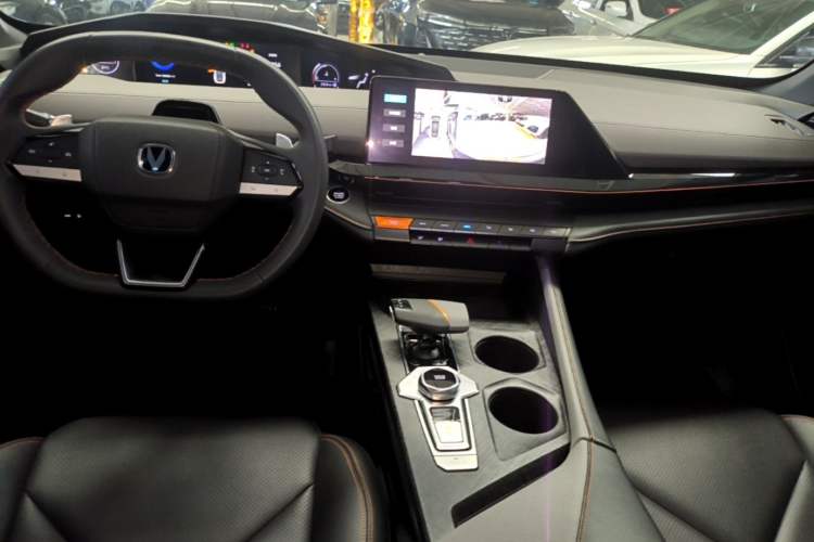 Used CHANGAN UNI-V 2022 1.5T Prestige Version Center Console
