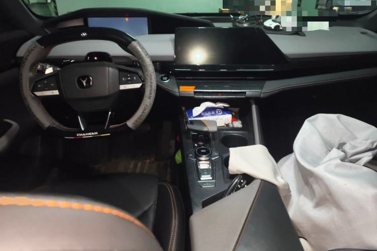 Used CHANGAN UNI-V 2022 1.5T Prestige Version Center Console