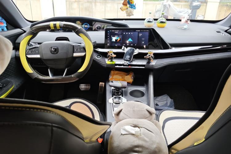 Used CHANGAN UNI-V 2022 1.5T Sport Edition Center Console
